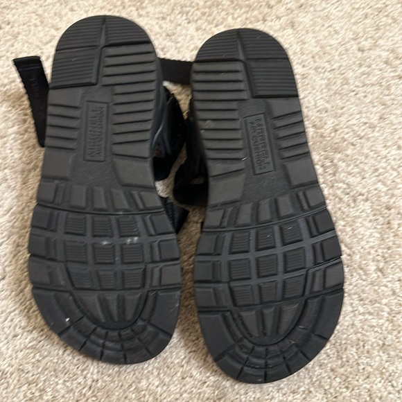 Merrell. Belize sandal. Worn once. Black. Size 9. - Picture 6 of 7
